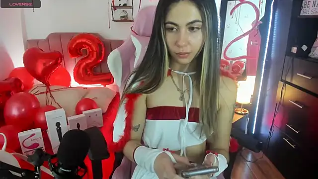 Snapshot of lilly_sweett chatting on 12/15/24, 07:02 lilly sweett online show from 12/15/24, 07:02