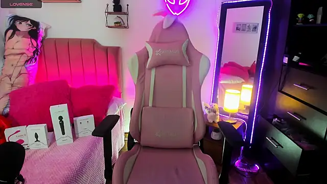 Snapshot of lilly_sweett chatting on 01/13/25, 06:06 lilly sweett online show from 01/13/25, 06:06