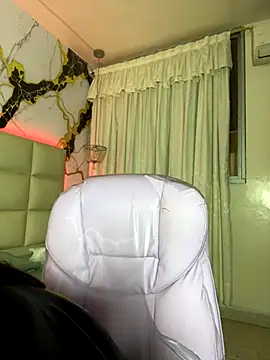 Snapshot of Lia_sexx chatting on 09/10/25, 12:10 Lia sexx online show from 09/10/25, 12:10