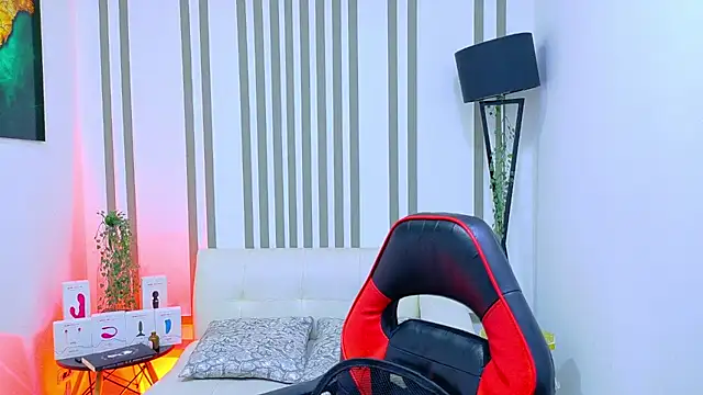 Britney taylor  online show from 12/04/25, 05:32