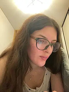 Snapshot of little_belucci chatting on 02/21/25, 08:27 little belucci online show from 02/21/25, 08:27