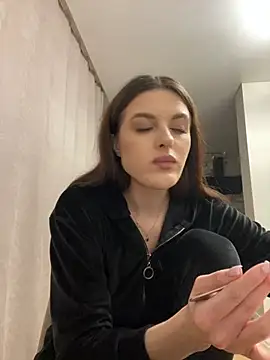 Snapshot of little_belucci chatting on 03/10/25, 04:57 little belucci online show from 03/10/25, 04:57