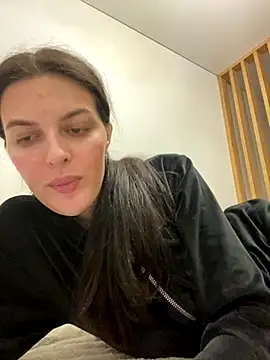 Snapshot of little_belucci chatting on 10/21/25, 03:35 little belucci online show from 10/21/25, 03:35