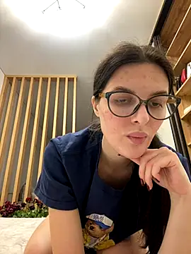 Snapshot of little_belucci chatting on 10/22/25, 03:34 little belucci online show from 10/22/25, 03:34