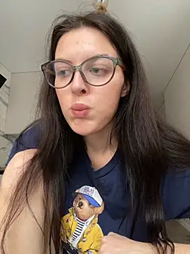 Snapshot of little_belucci chatting on 10/23/25, 02:16 little belucci online show from 10/23/25, 02:16