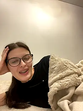 Snapshot of little_belucci chatting on 11/04/25, 06:07 little belucci online show from 11/04/25, 06:07