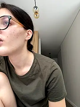 Snapshot of little_belucci chatting on 11/06/25, 10:38 little belucci online show from 11/06/25, 10:38