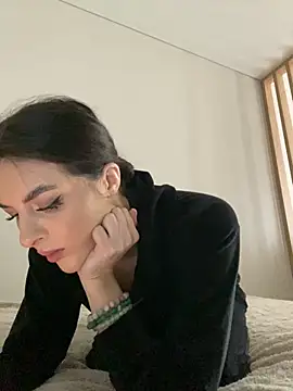 Snapshot of little_belucci chatting on 11/09/25, 11:30 little belucci online show from 11/09/25, 11:30