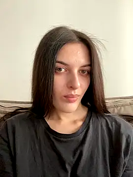 Snapshot of little_belucci chatting on 11/14/25, 01:32 little belucci online show from 11/14/25, 01:32