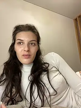 Snapshot of little_belucci chatting on 11/18/25, 04:11 little belucci online show from 11/18/25, 04:11