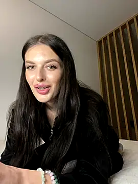 Snapshot of little_belucci chatting on 11/22/25, 02:38 little belucci online show from 11/22/25, 02:38