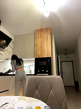 Snapshot of little_belucci chatting on 11/28/25, 02:20 little belucci online show from 11/28/25, 02:20