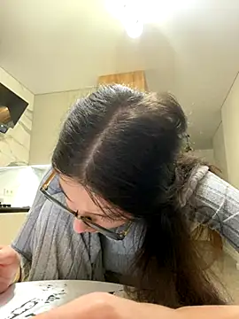 Snapshot of little_belucci chatting on 11/29/25, 02:53 little belucci online show from 11/29/25, 02:53