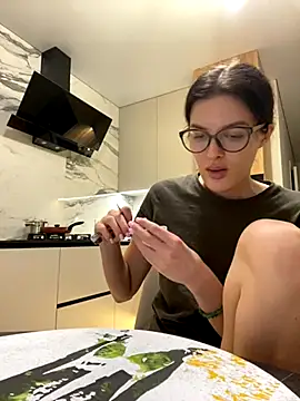 Snapshot of little_belucci chatting on 12/01/25, 03:06 little belucci online show from 12/01/25, 03:06