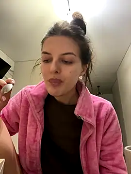 Snapshot of little_belucci chatting on 12/03/25, 02:48 little belucci online show from 12/03/25, 02:48