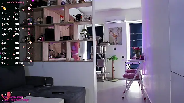 Snapshot of _alleyesonme_ chatting on 03/07/25, 01:51  alleyesonme  online show from 03/07/25, 01:51