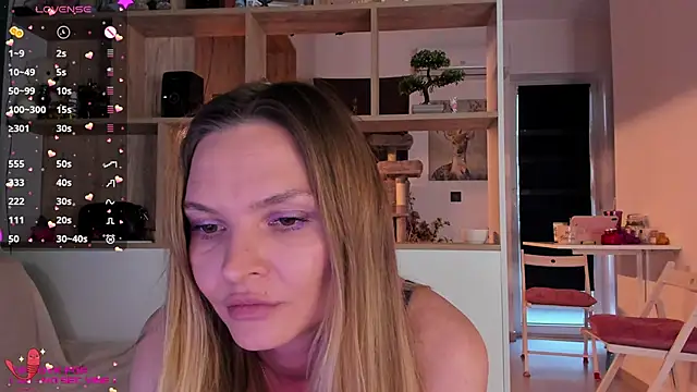 Snapshot of _alleyesonme_ chatting on 03/21/25, 04:18  alleyesonme  online show from 03/21/25, 04:18