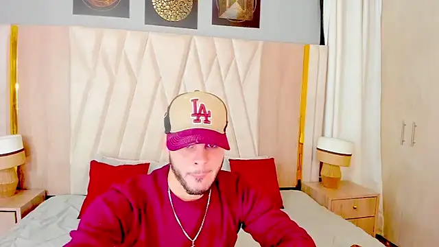 Snapshot of hottstuffx69 chatting on 11/02/25, 02:25 hottstuffx69 online show from 11/02/25, 02:25