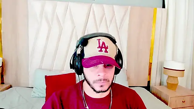 Snapshot of hottstuffx69 chatting on 11/08/25, 03:50 hottstuffx69 online show from 11/08/25, 03:50