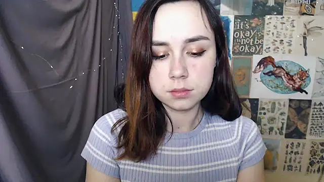 Snapshot of VeryVeryVeryShy_ chatting on 12/15/24, 03:13 VeryVeryVeryShy online show from 12/15/24, 03:13