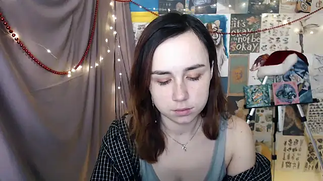 Snapshot of VeryVeryVeryShy_ chatting on 12/26/24, 06:52 VeryVeryVeryShy online show from 12/26/24, 06:52