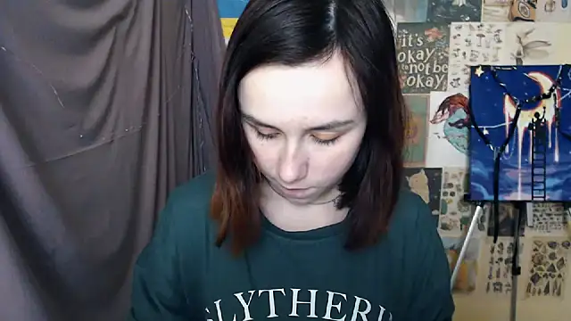 Snapshot of VeryVeryVeryShy_ chatting on 02/18/25, 10:38 VeryVeryVeryShy online show from 02/18/25, 10:38