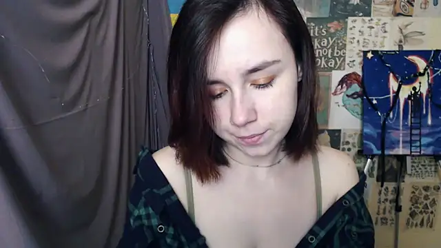 Snapshot of VeryVeryVeryShy_ chatting on 02/19/25, 06:44 VeryVeryVeryShy online show from 02/19/25, 06:44