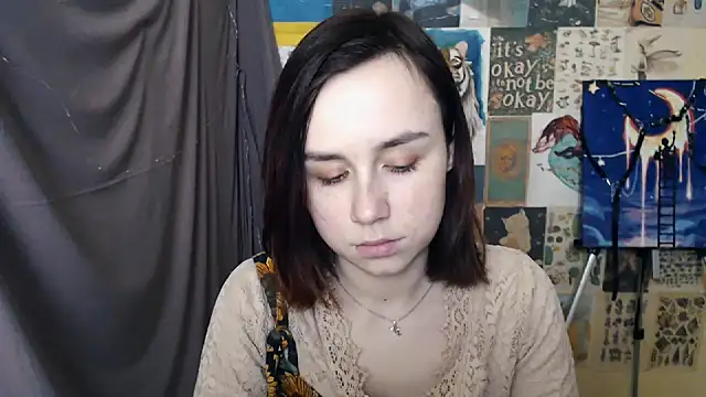 Snapshot of VeryVeryVeryShy_ chatting on 02/20/25, 09:44 VeryVeryVeryShy online show from 02/20/25, 09:44