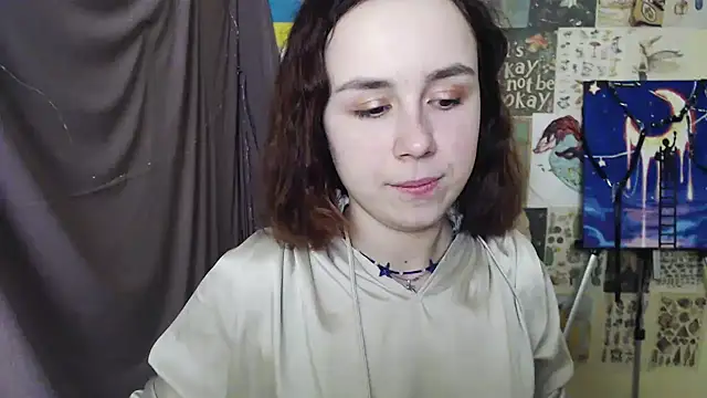 Snapshot of VeryVeryVeryShy_ chatting on 02/25/25, 06:25 VeryVeryVeryShy online show from 02/25/25, 06:25
