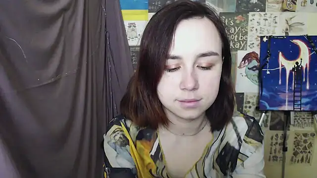 Snapshot of VeryVeryVeryShy_ chatting on 03/05/25, 06:44 VeryVeryVeryShy online show from 03/05/25, 06:44