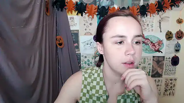 Snapshot of VeryVeryVeryShy_ chatting on 10/10/25, 06:12 VeryVeryVeryShy online show from 10/10/25, 06:12