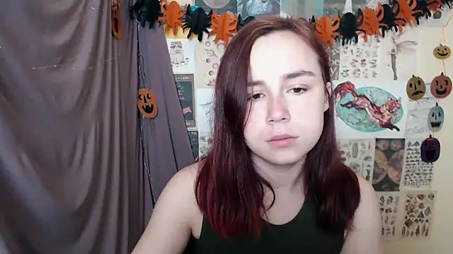 Snapshot of VeryVeryVeryShy_ chatting on 10/13/25, 05:29 VeryVeryVeryShy online show from 10/13/25, 05:29