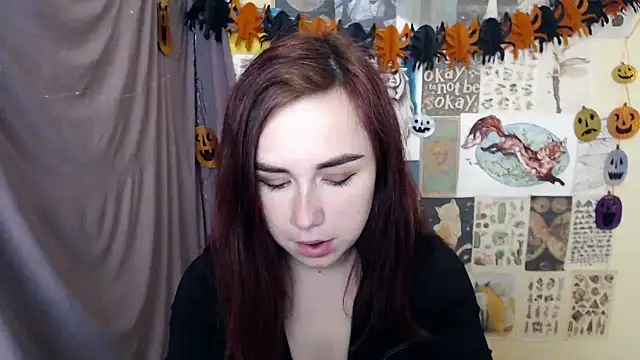 Snapshot of VeryVeryVeryShy_ chatting on 10/15/25, 05:40 VeryVeryVeryShy online show from 10/15/25, 05:40