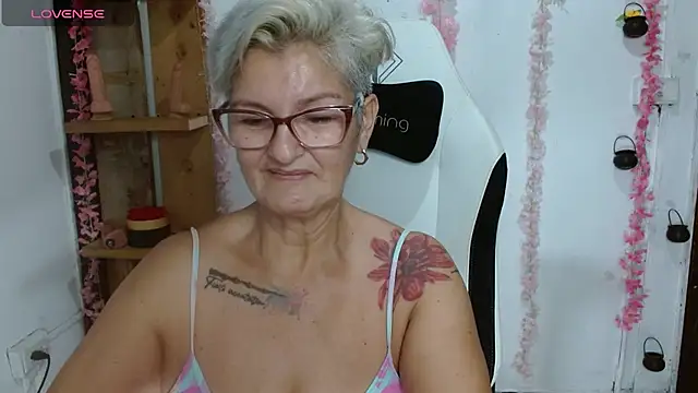 Snapshot of bety-cum2 chatting on 07/22/26, 11:46 bety-cum2 online show from 07/22/26, 11:46
