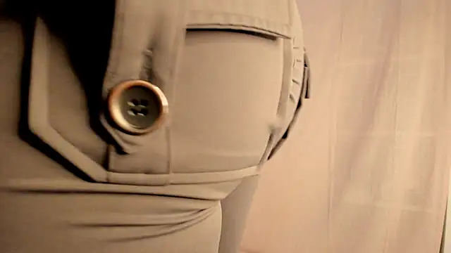 Snapshot of hee_jeen chatting on 01/22/25, 05:06 hee jeen online show from 01/22/25, 05:06