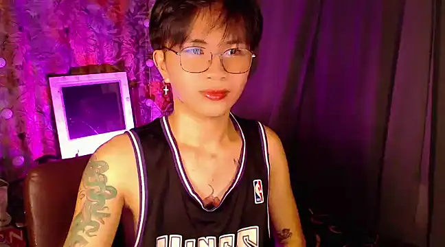 Snapshot of Sexy_Handsome_Drex chatting on 12/10/24, 01:00 Sexy Handsome Drex online show from 12/10/24, 01:00