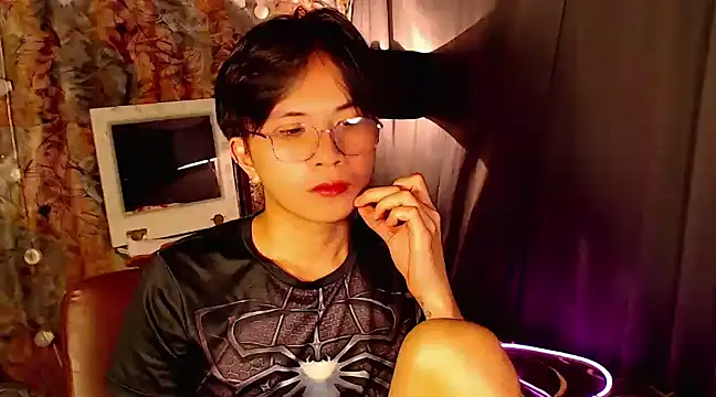 Snapshot of Sexy_Handsome_Drex chatting on 12/19/24, 10:56 Sexy Handsome Drex online show from 12/19/24, 10:56