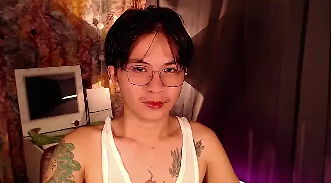 Snapshot of Sexy_Handsome_Drex chatting on 12/22/24, 01:44 Sexy Handsome Drex online show from 12/22/24, 01:44