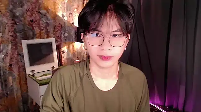 Snapshot of Sexy_Handsome_Drex chatting on 12/29/24, 03:03 Sexy Handsome Drex online show from 12/29/24, 03:03