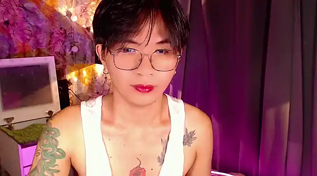 Snapshot of Sexy_Handsome_Drex chatting on 12/31/24, 12:15 Sexy Handsome Drex online show from 12/31/24, 12:15