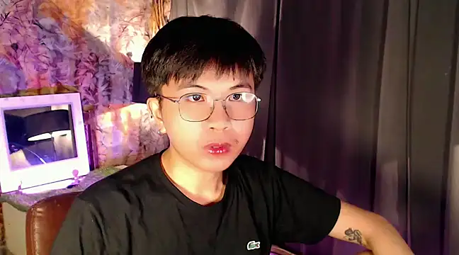 Snapshot of Sexy_Handsome_Drex chatting on 02/16/25, 08:32 Sexy Handsome Drex online show from 02/16/25, 08:32