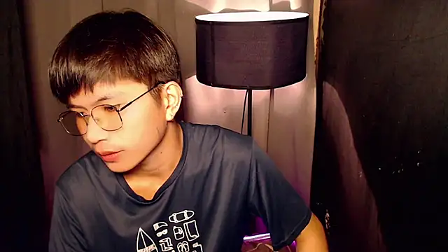 Snapshot of Sexy_Handsome_Drex chatting on 02/28/25, 08:42 Sexy Handsome Drex online show from 02/28/25, 08:42