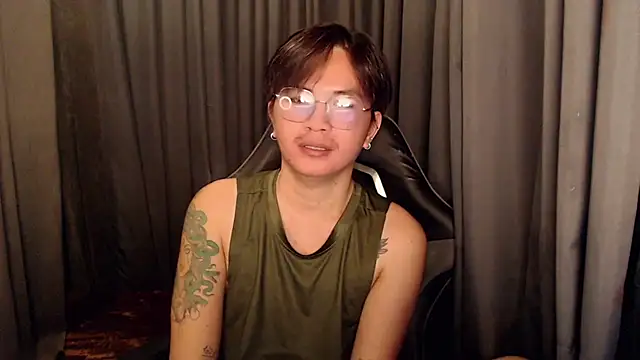 Snapshot of Sexy_Handsome_Drex chatting on 10/12/25, 05:50 Sexy Handsome Drex online show from 10/12/25, 05:50