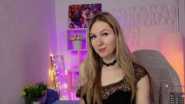 Snapshot of Hello_Lisha chatting on 02/27/25, 11:10 Hello Lisha online show from 02/27/25, 11:10