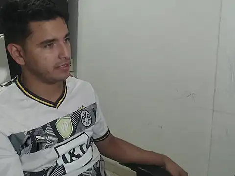 Snapshot of kylian_07 chatting on 12/02/25, 04:07 kylian 07 online show from 12/02/25, 04:07