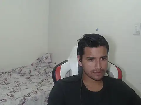 Snapshot of kylian_07 chatting on 03/27/26, 02:06 kylian 07 online show from 03/27/26, 02:06