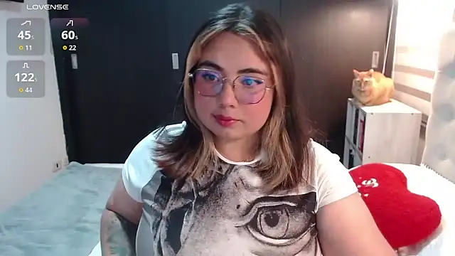 Snapshot of yini_angel chatting on 06/09/26, 02:01 yini angel online show from 06/09/26, 02:01