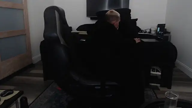 inc25cbxh online show from 12/19/25, 07:54