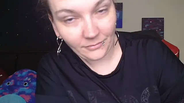 Snapshot of ToxicLilly chatting on 11/02/25, 10:17 ToxicLilly online show from 11/02/25, 10:17