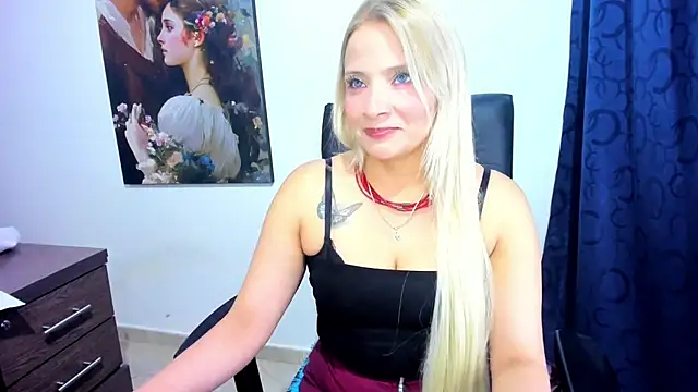 Snapshot of Martina_smth chatting on 09/17/25, 11:06 Martina smth online show from 09/17/25, 11:06